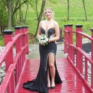 Black beaded evening gown- Portia and Scarlet-Size 6- with puddle train